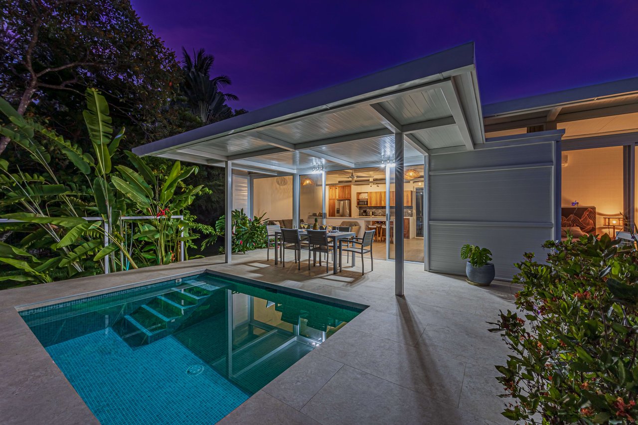 Casa Las Palmeras, Stunning Mountain and Ocean View Home