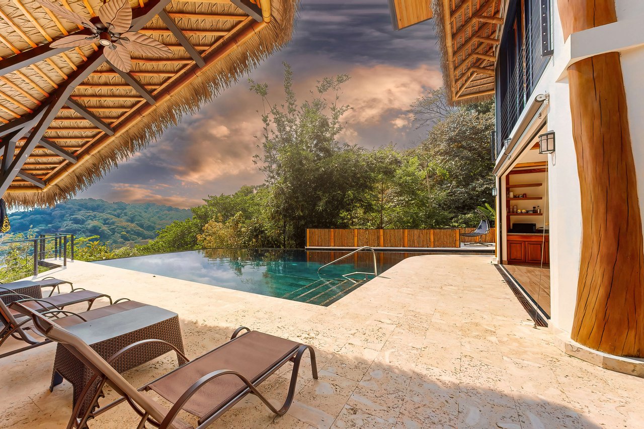 Villa Flor de La Vida, a Luxury 4 Bedroom Ocean View Home in Dominical!