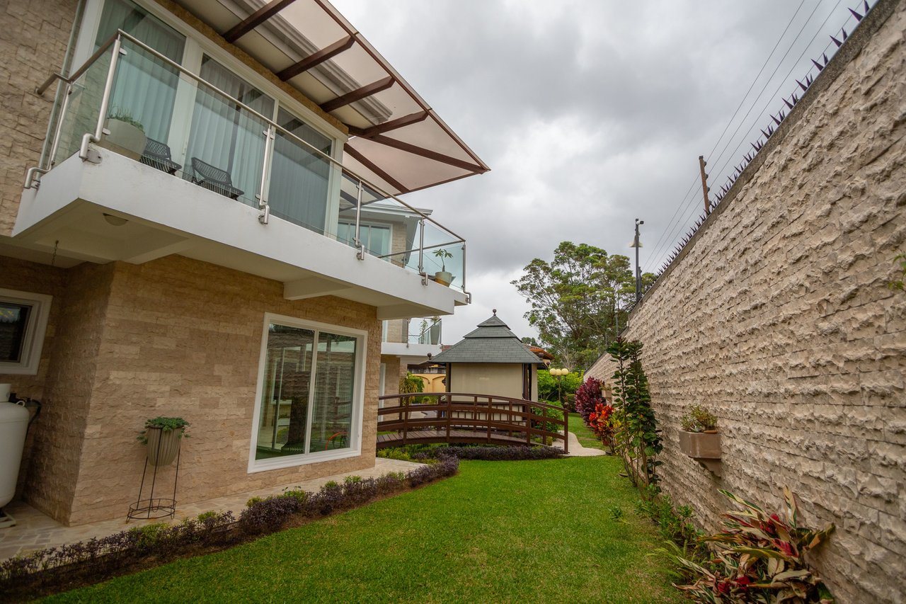 Classic Luxury Pool Estate, Curridabat, San Jose