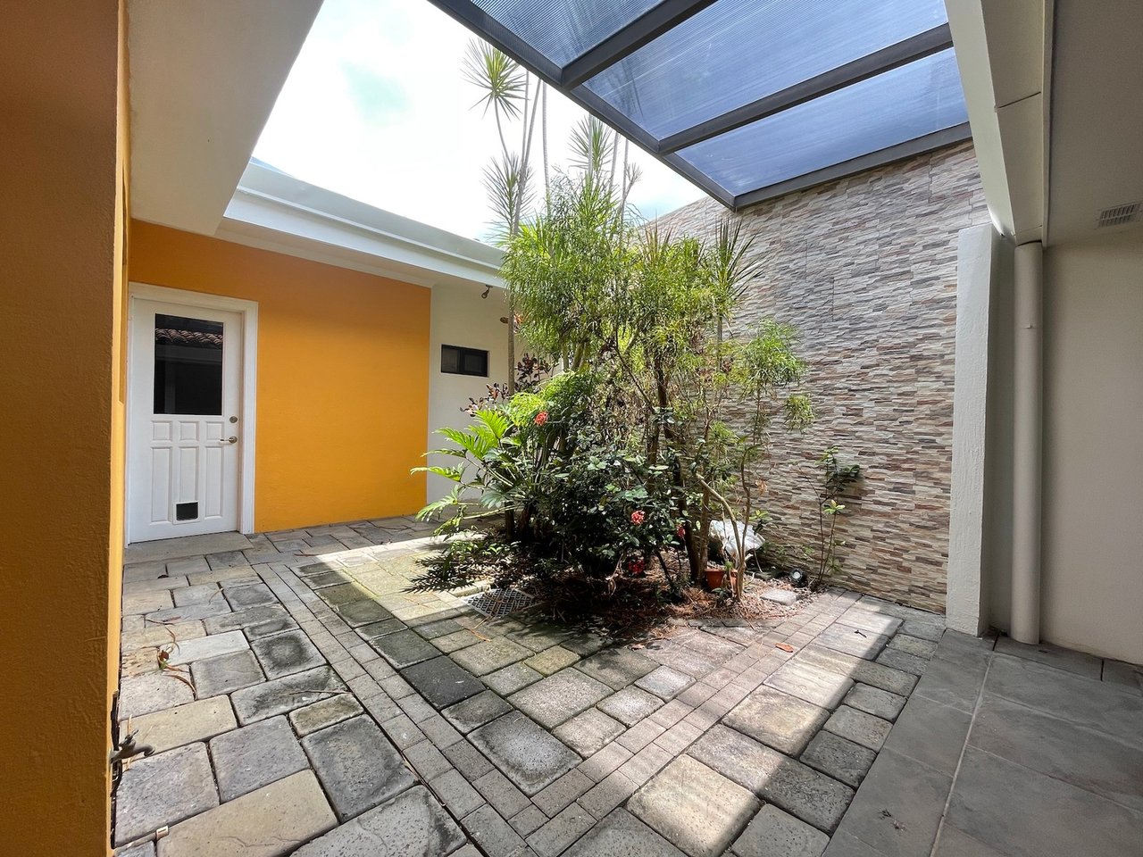 Modern Colonial Townhouse, Ciudad Colon, San Jose