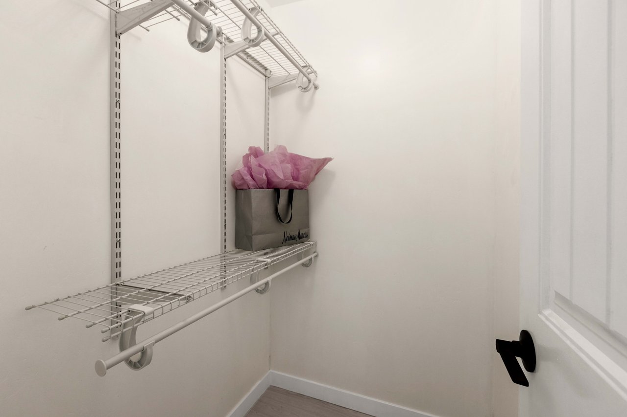 Spectacular 1 bedroom condo