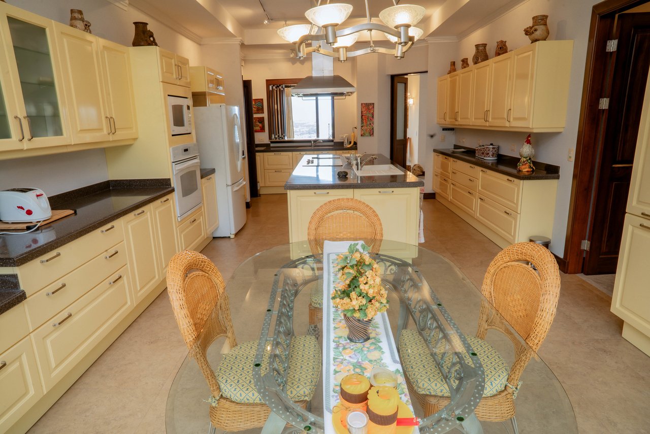 Exclusive Apartment With Views, Escazu, San Jose