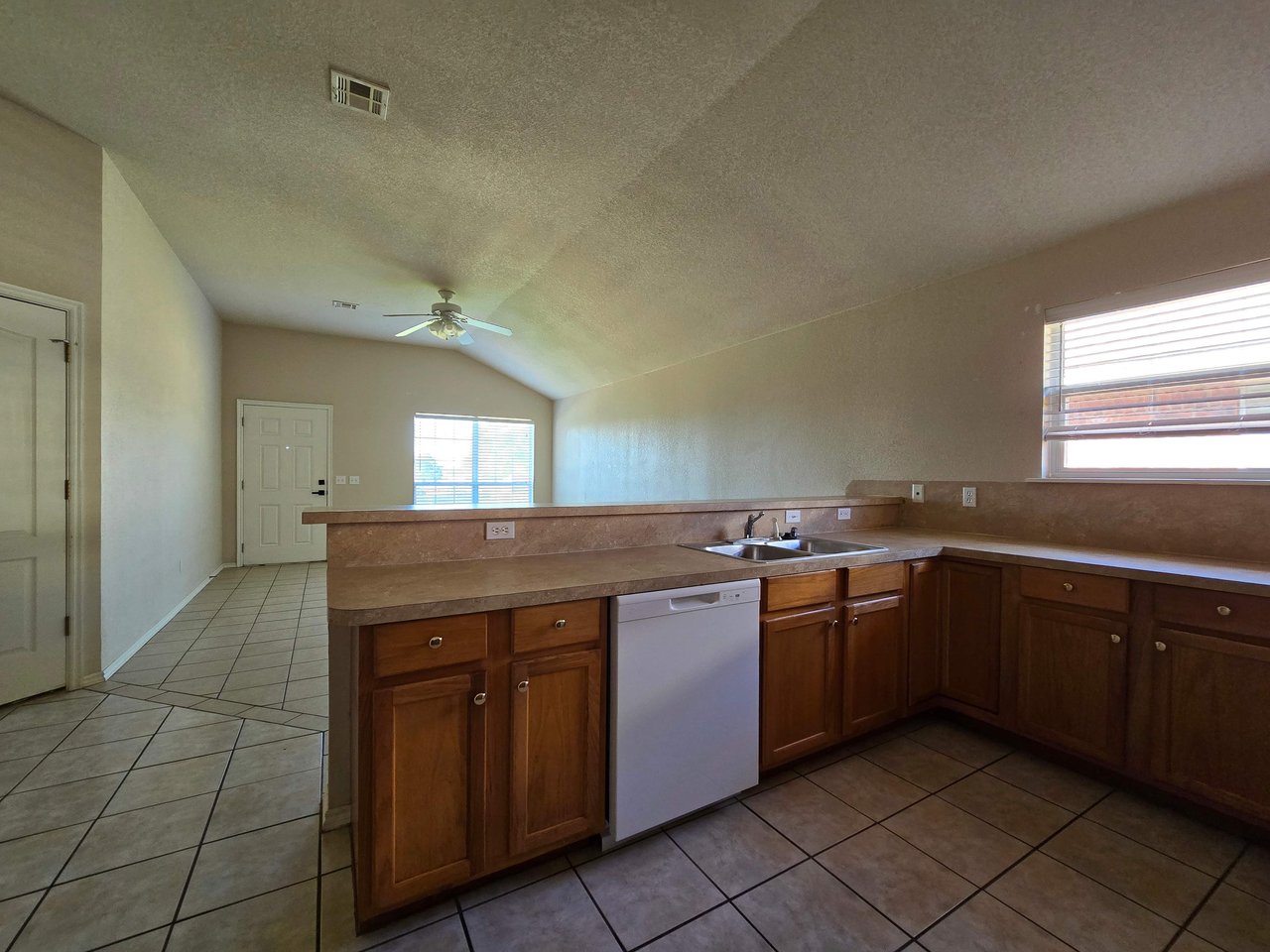$500 toward first month's rent if leased by October! 1240 Kingston Road