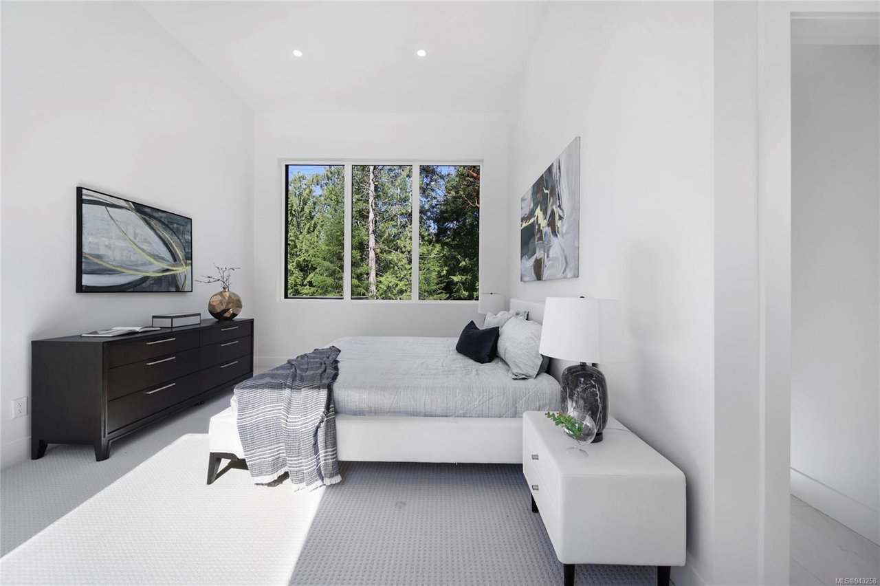 3905 Olympian Wy