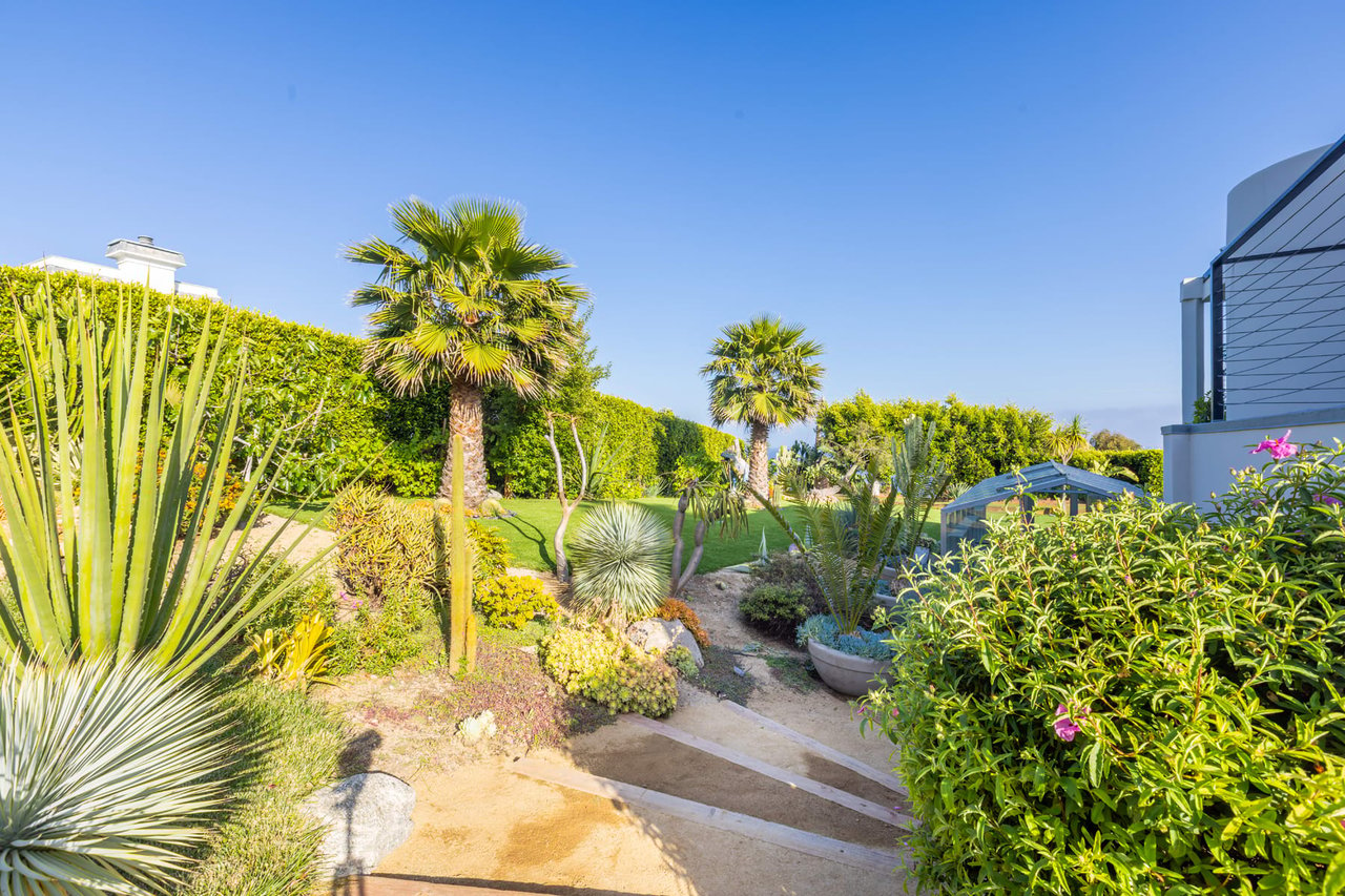 Malibu Luxury 4 BR Home w Pool and Ocean Views