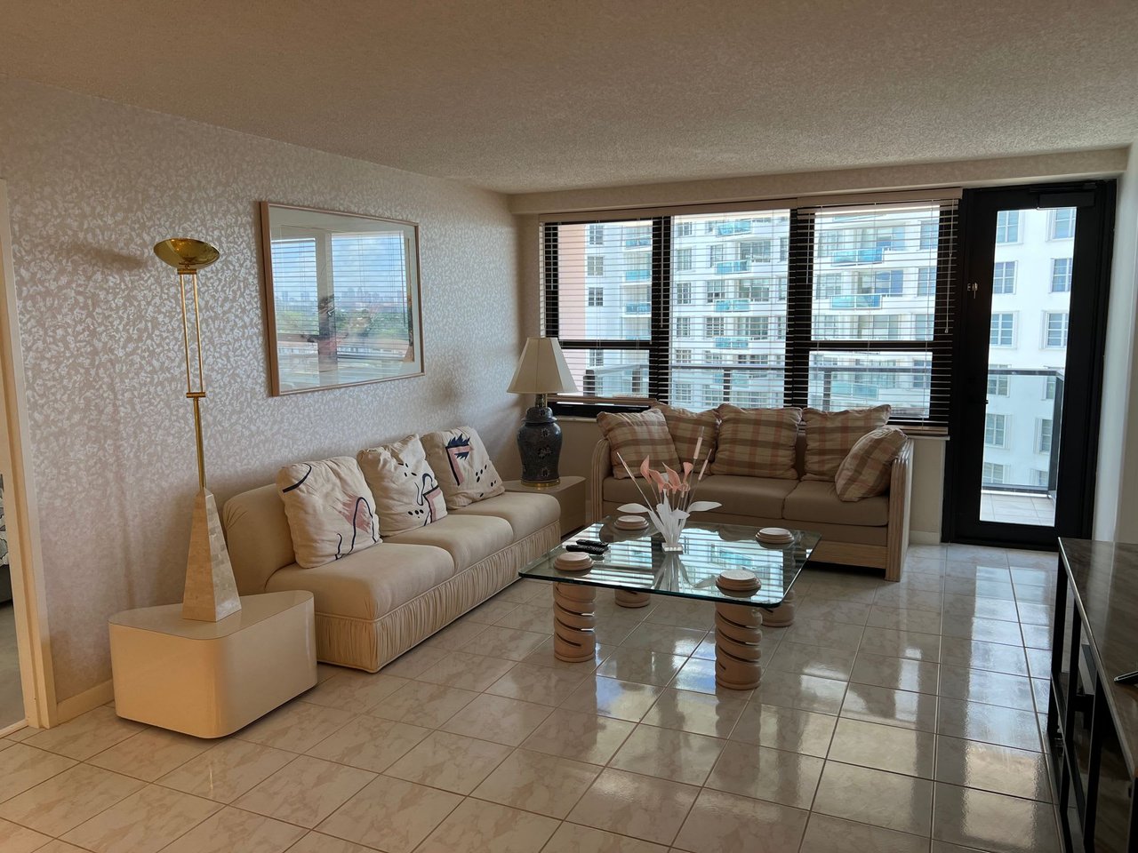 5225 Collins Ave #917 Miami Beach FL-33140