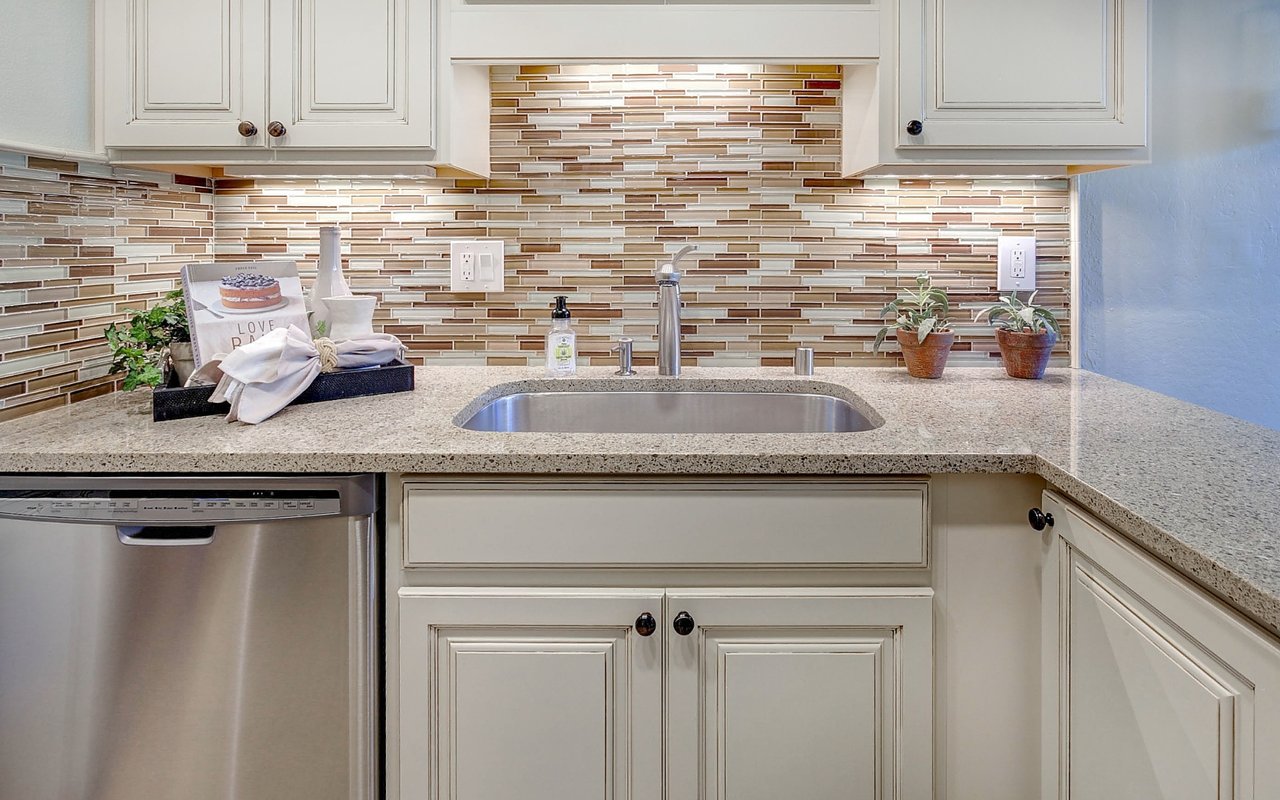 2564 Walnut Blvd, #107