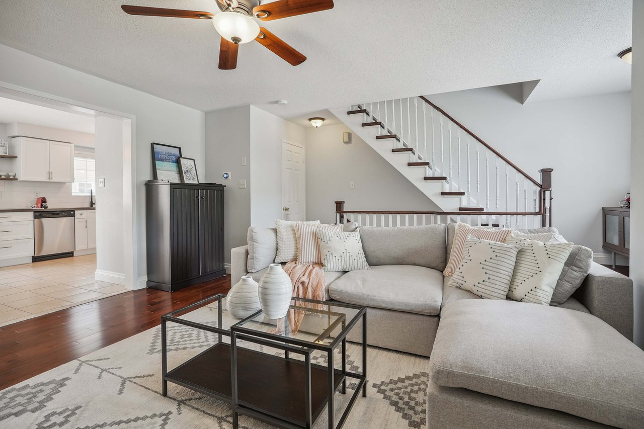 2-2360 Parkhaven Boulevard Unit: 2