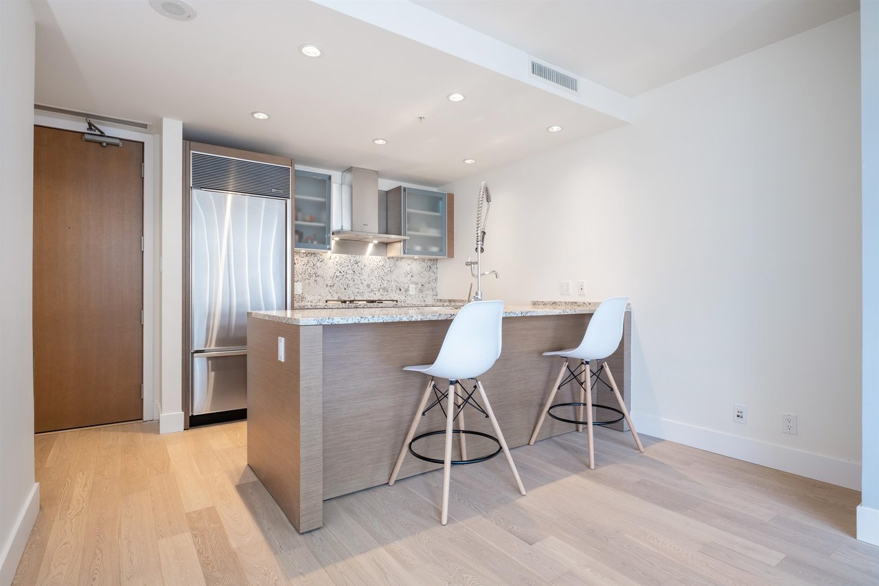 1607-1111 Alberni St