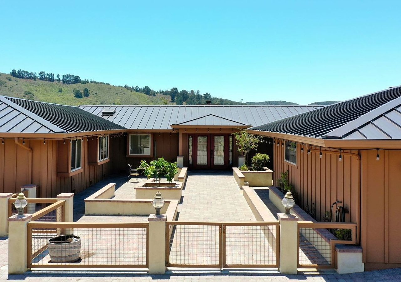 23730 Spectacular Bid Ln