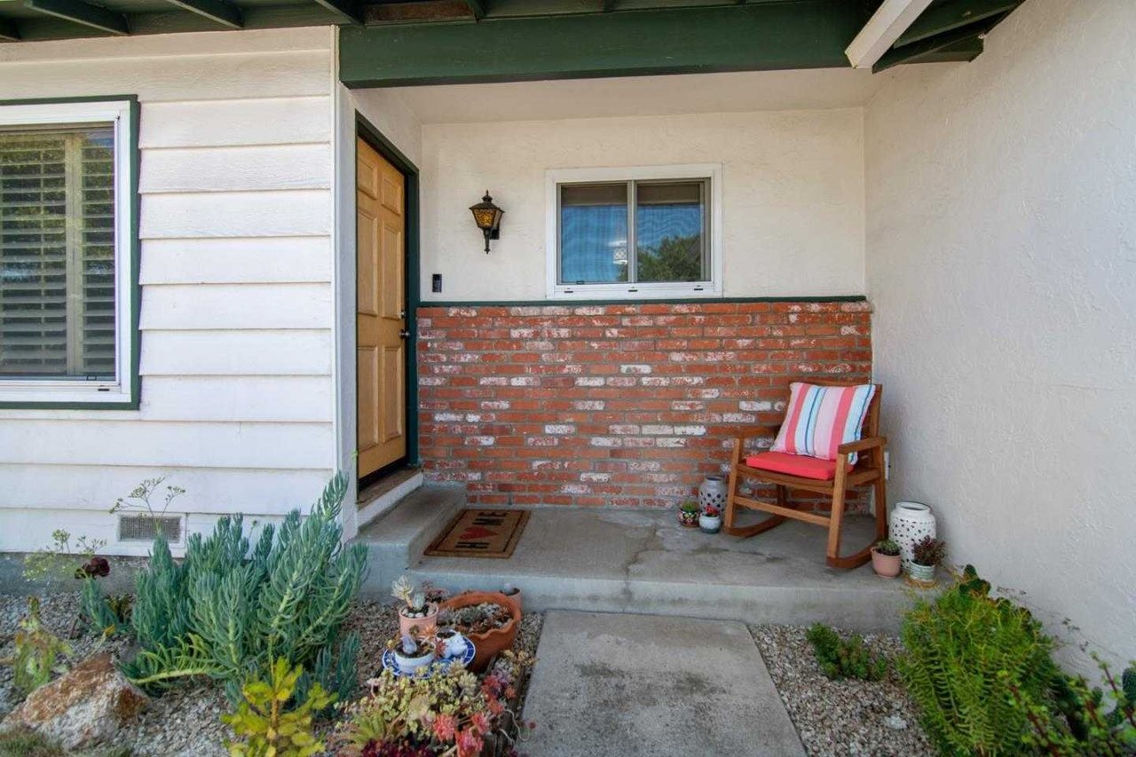 977 Baird AVE