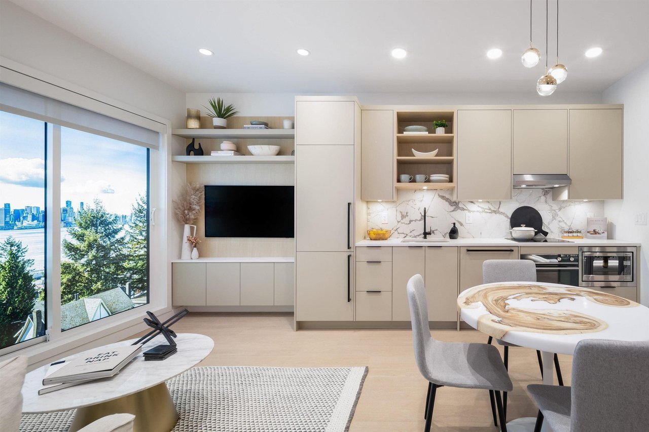305-402 E 3rd Street, North Vancouver