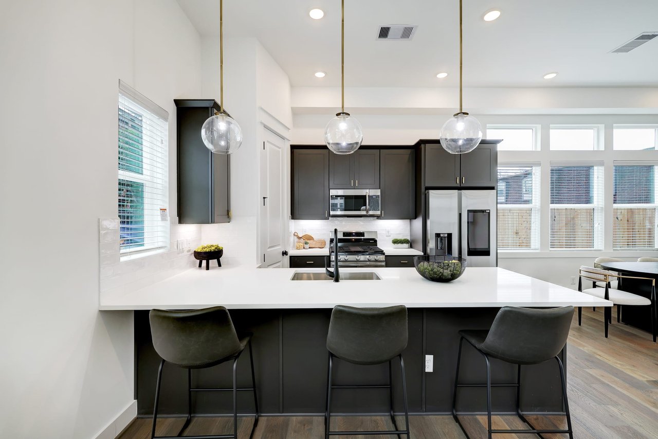 Montridge home breakfast bar and counter area