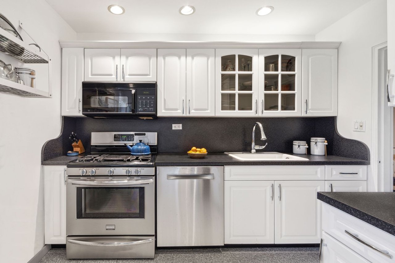 9201 Shore Road, D711