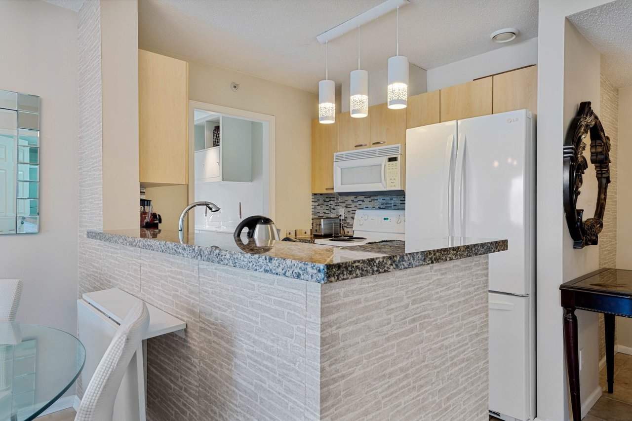 802-1420 W Georgia St