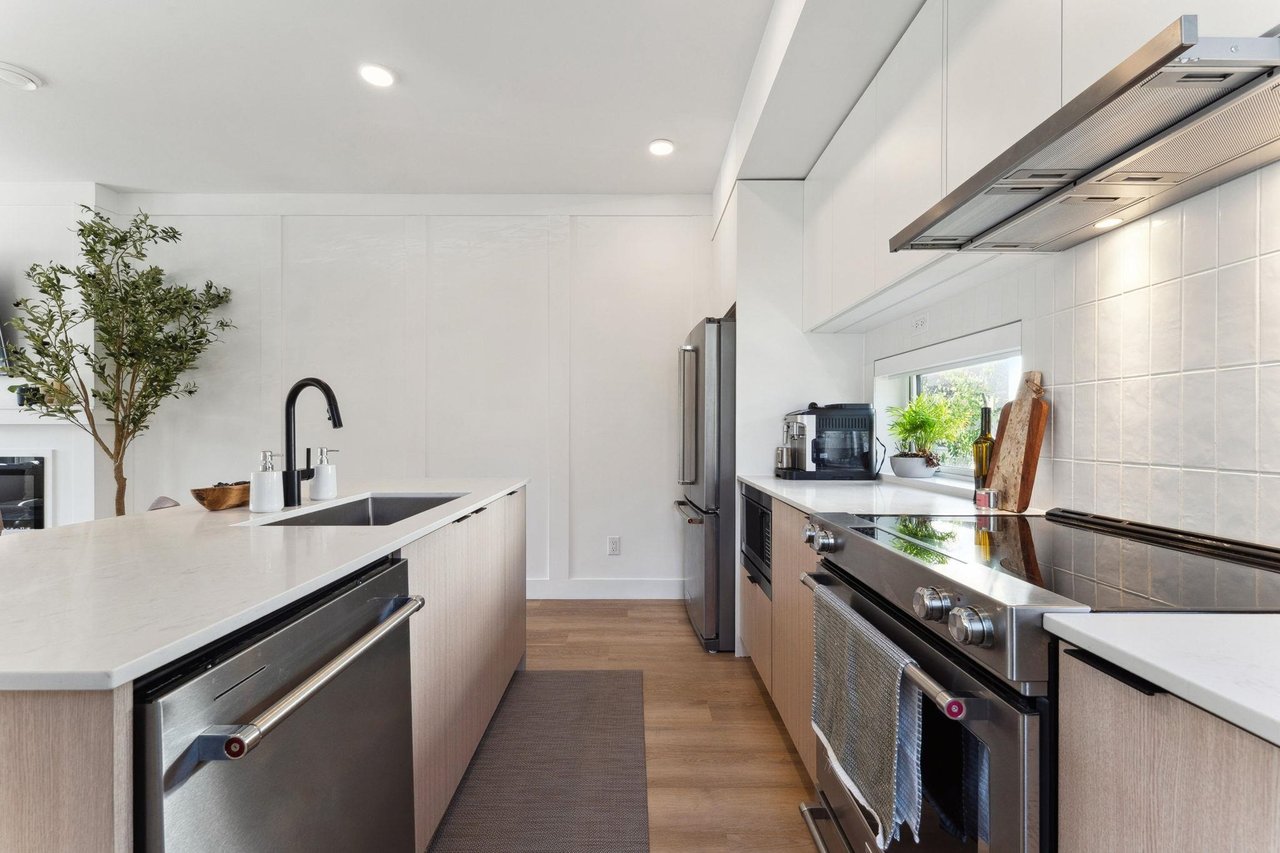 212-1306 Laval Square
