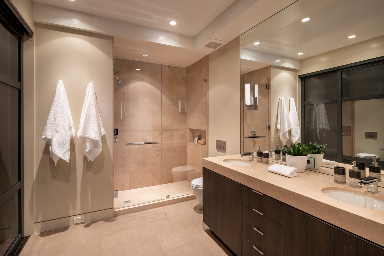 "As New" Contemporary View Apartment