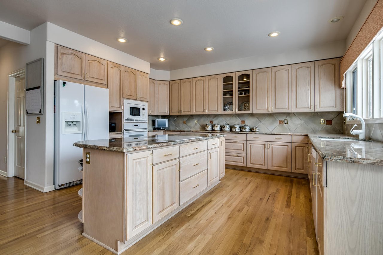 10487 E Crestline Pl