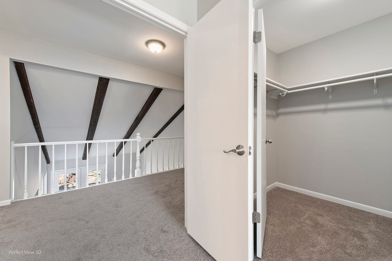 1506 Columbia Ct, Elk Grove Village, IL 60007