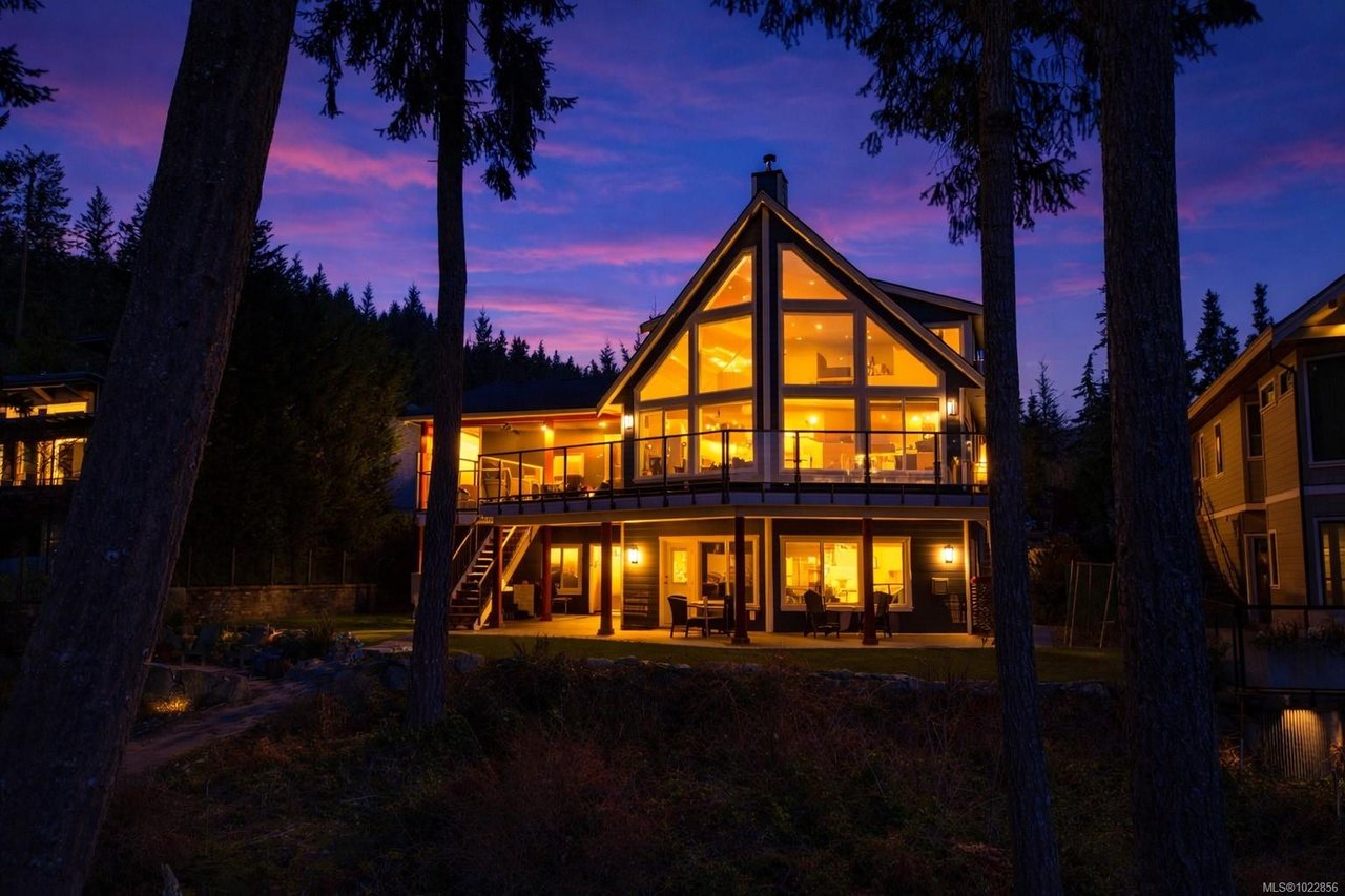 7364 Lakefront Dr, Lake Cowichan