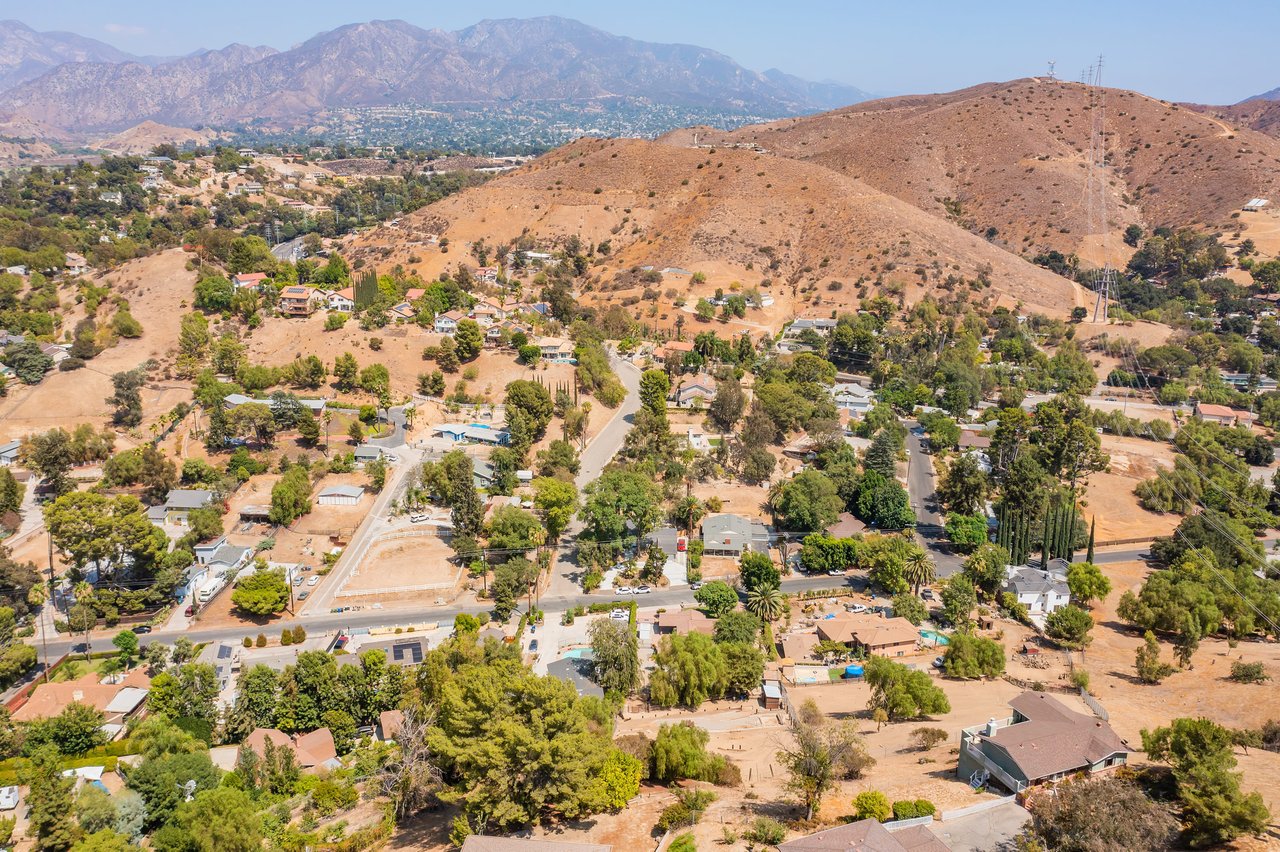 A Lil Bit O' Country in Shadow Hills * SOLD at full price