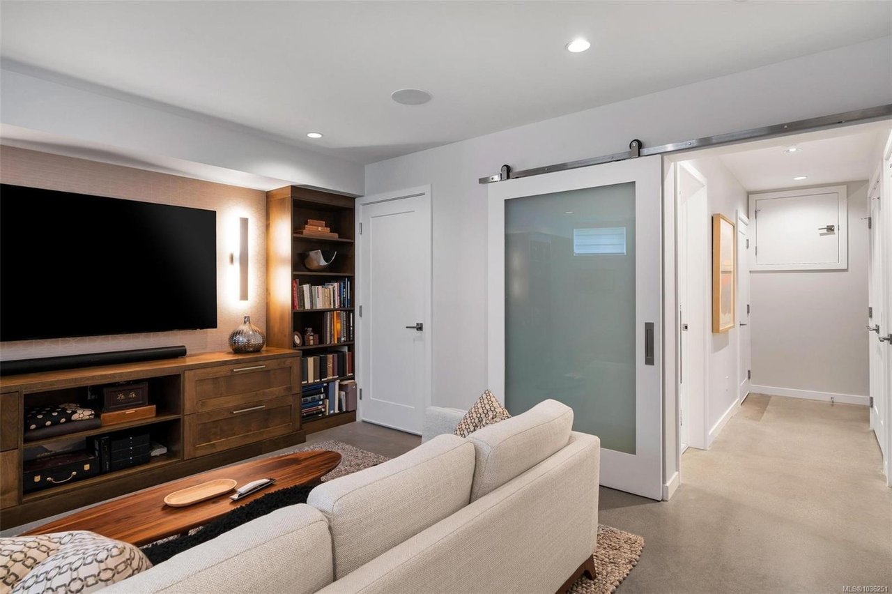 1034 Pentrelew Pl