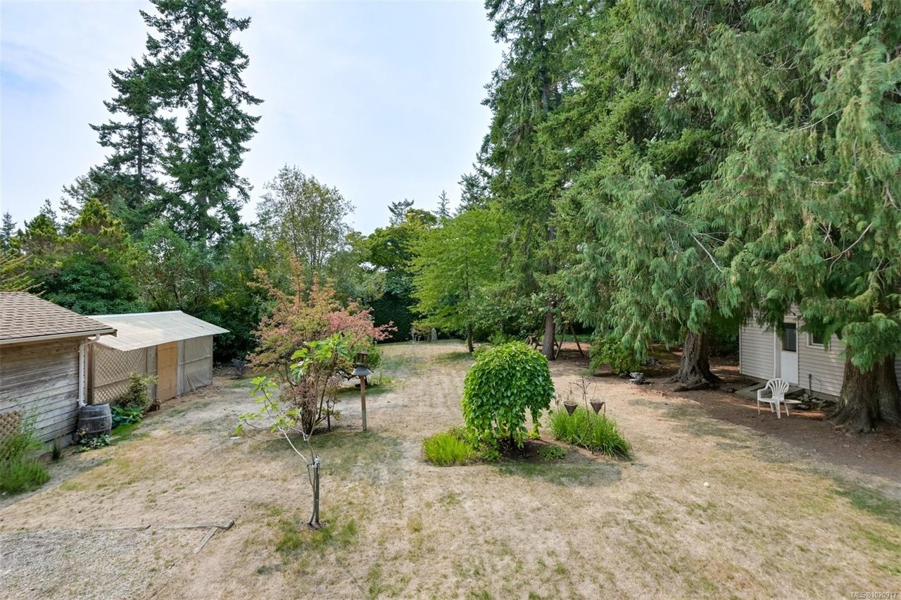 2587 MacDonald Dr