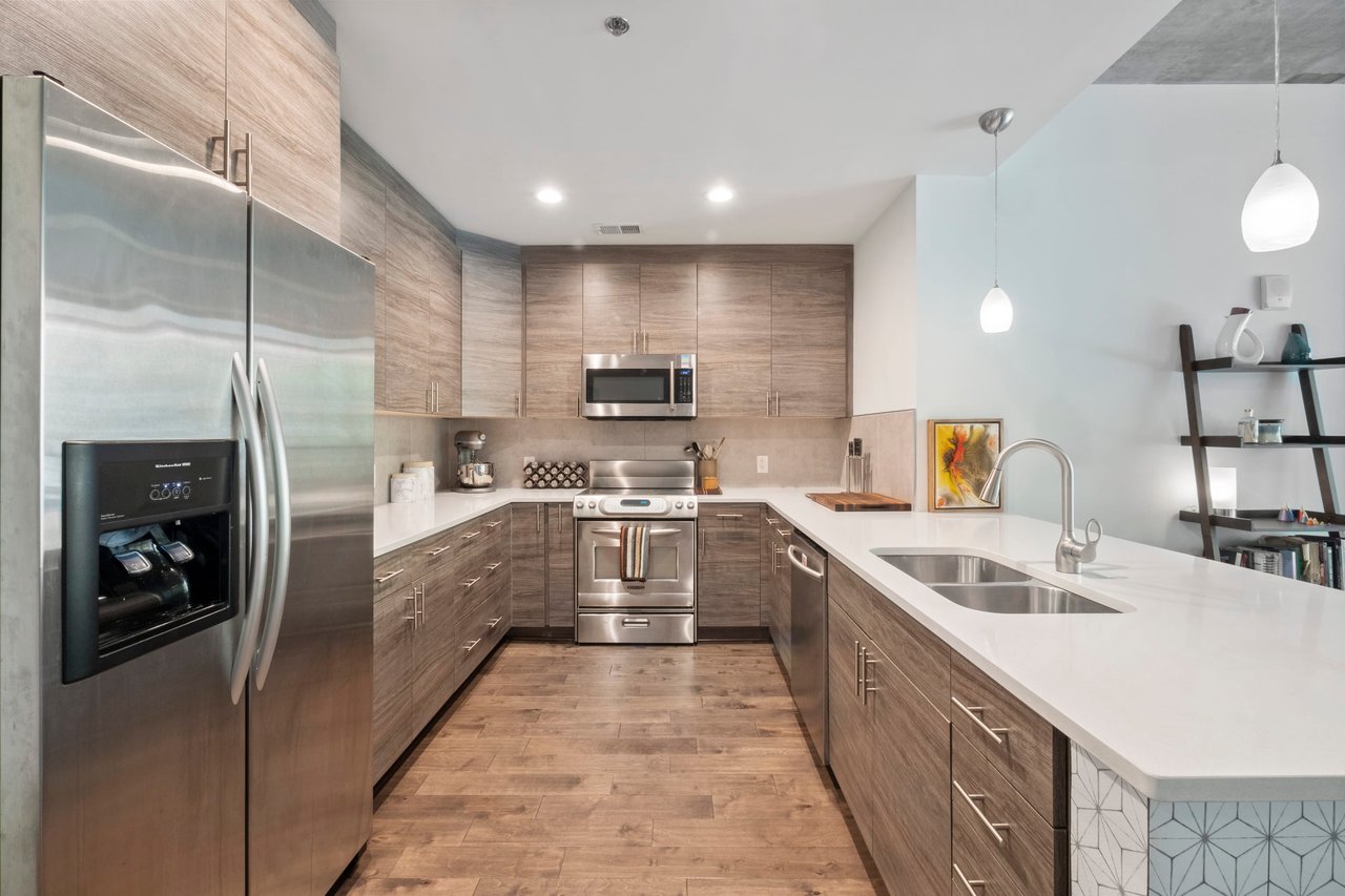 950 W Peachtree Street NW Unit: 701