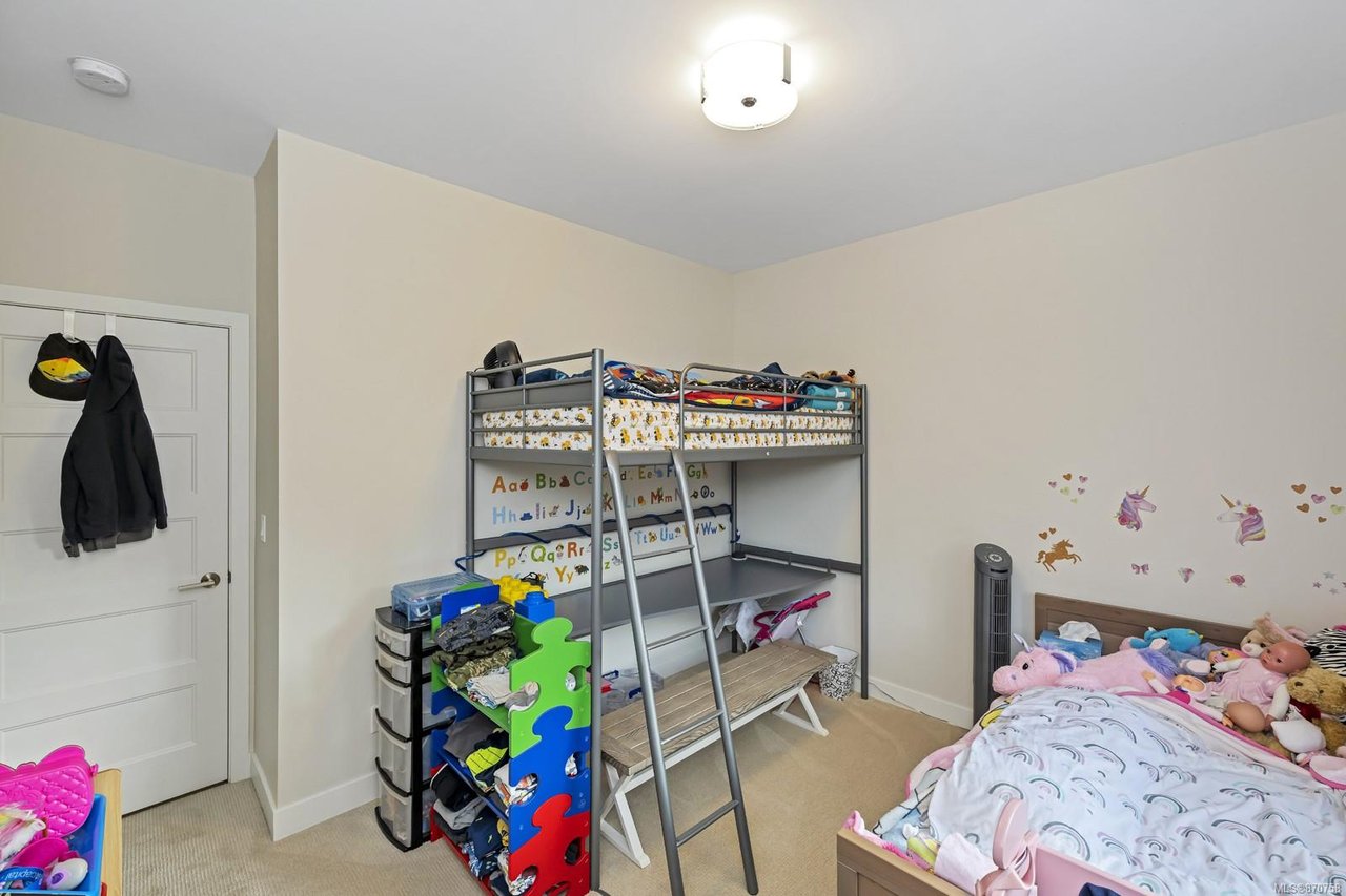 2214 Echo Valley Rise, Langford