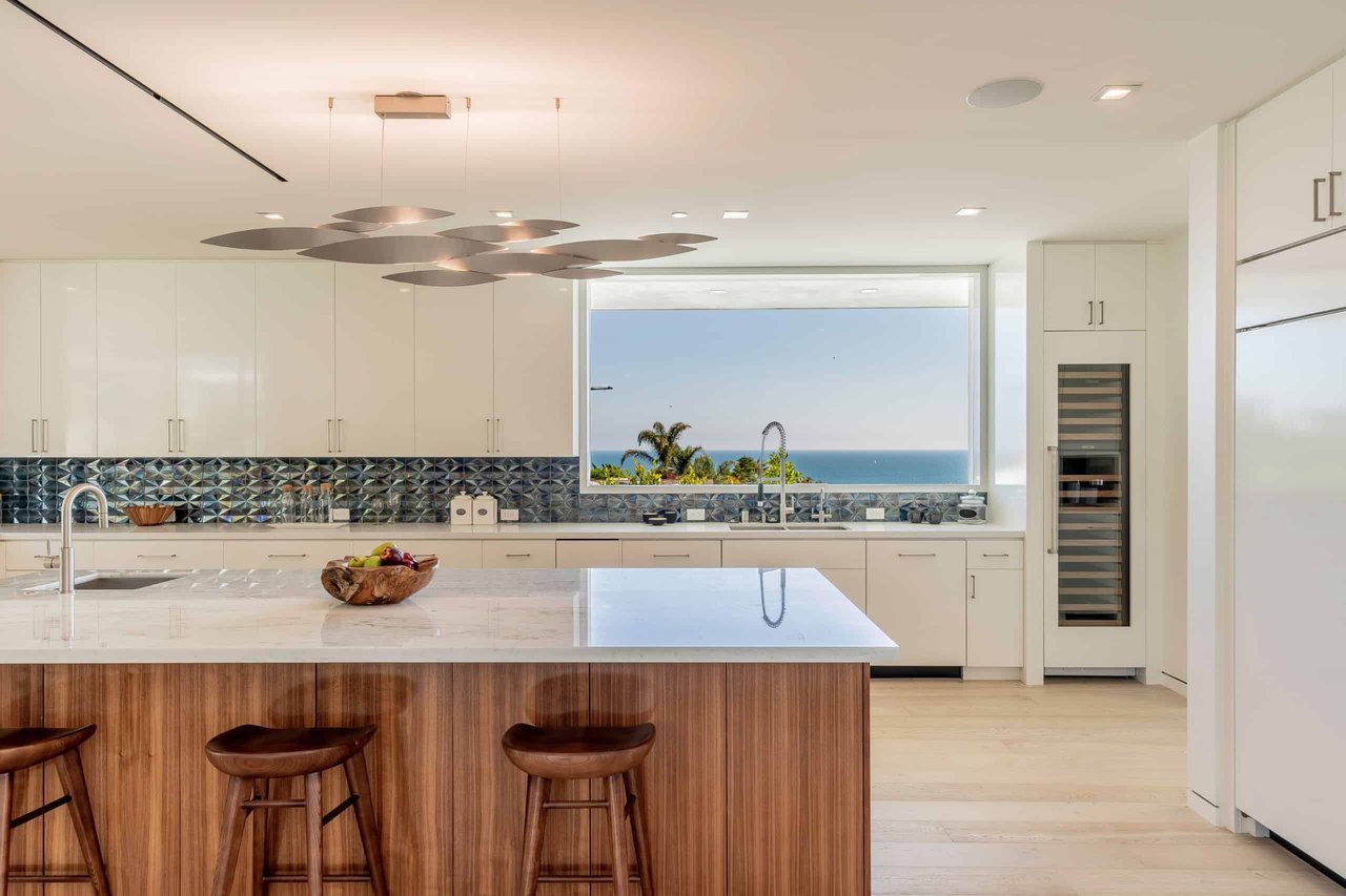 SELLING A HOME? HERE’S WHY YOU MAY WANT TO UNDERPRICE IT: