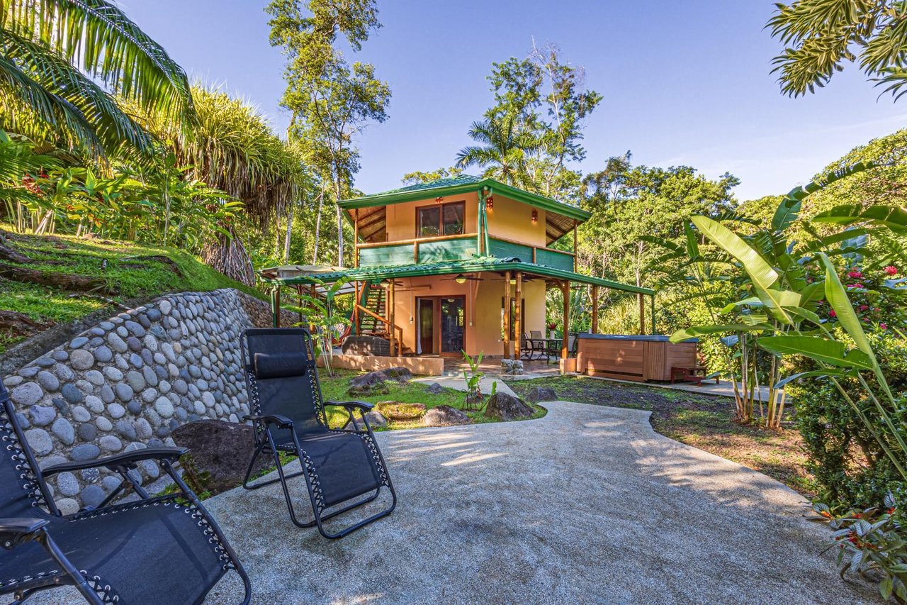 Uvita, Jungle Retreat Center on the Uvita River. Private and 17 Acres