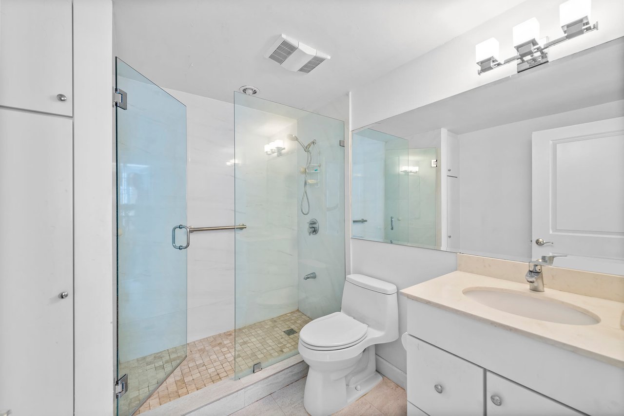 1408 Brickell Bay Dr Unit: 807