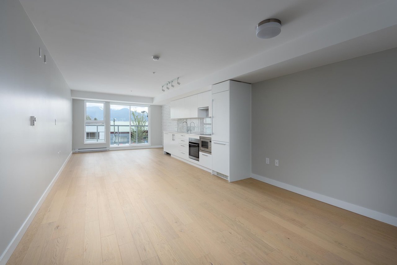207-2508 Fraser St