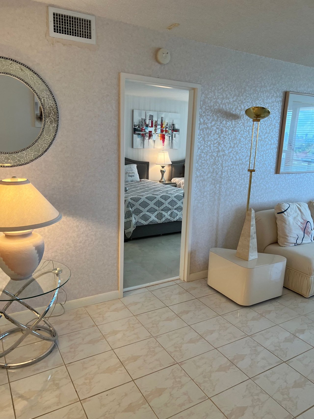 5225 Collins Ave #917 Miami Beach FL-33140