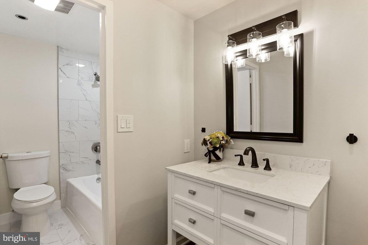 1805 Crystal Dr, #409S
