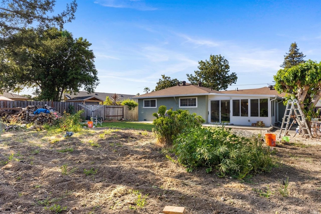 330 Lucas Cir