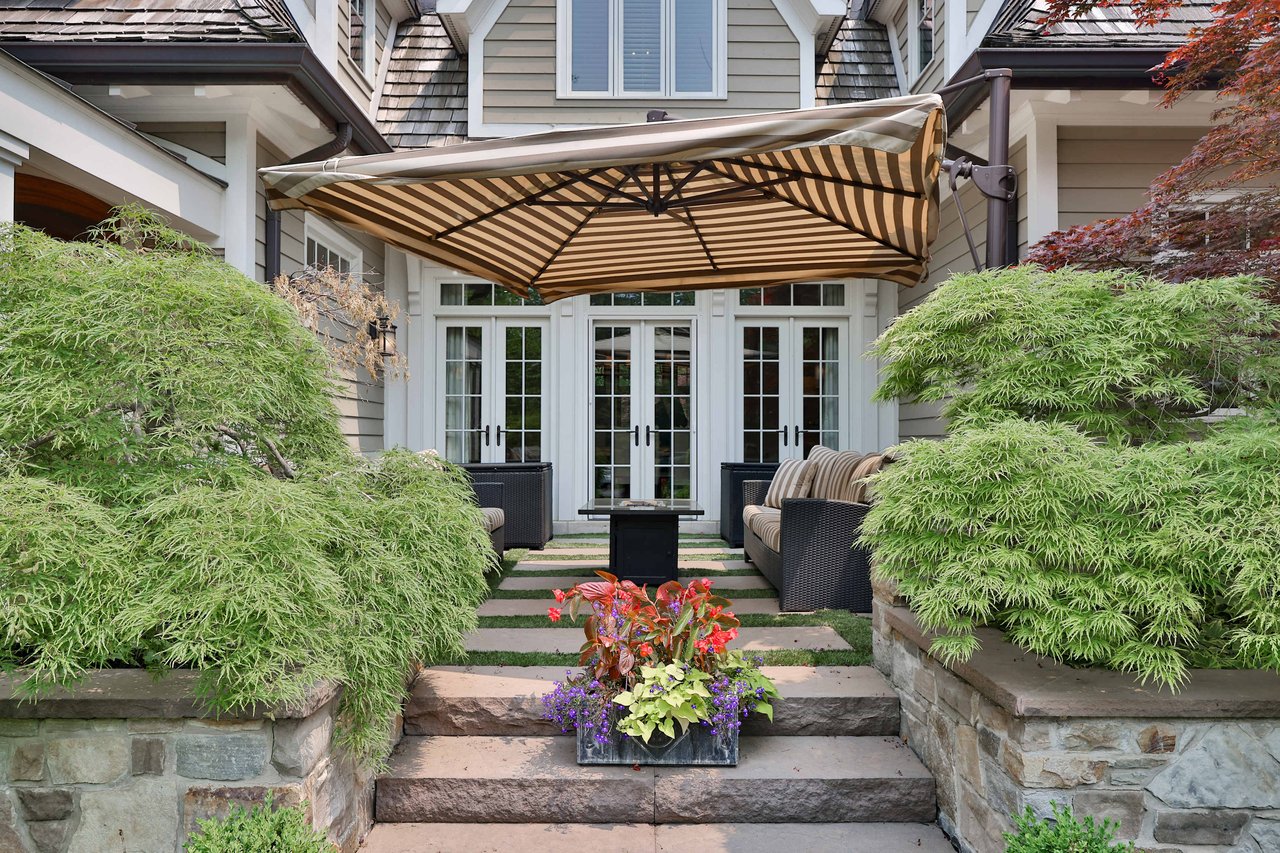 Ranch Inspired Estate in Oakville 