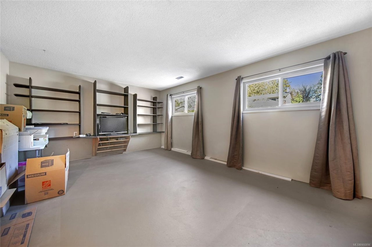 403 Dressler Rd