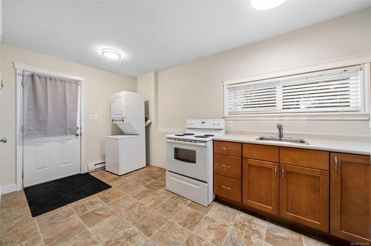 1123 Reynolds Rd, Saanich