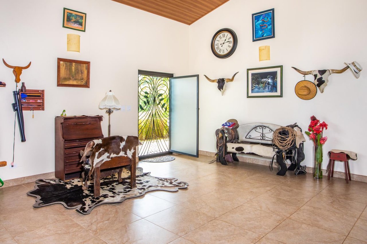 Incredible 7,000 Ft2 Ocean View Home With 200 Acre Reserve!