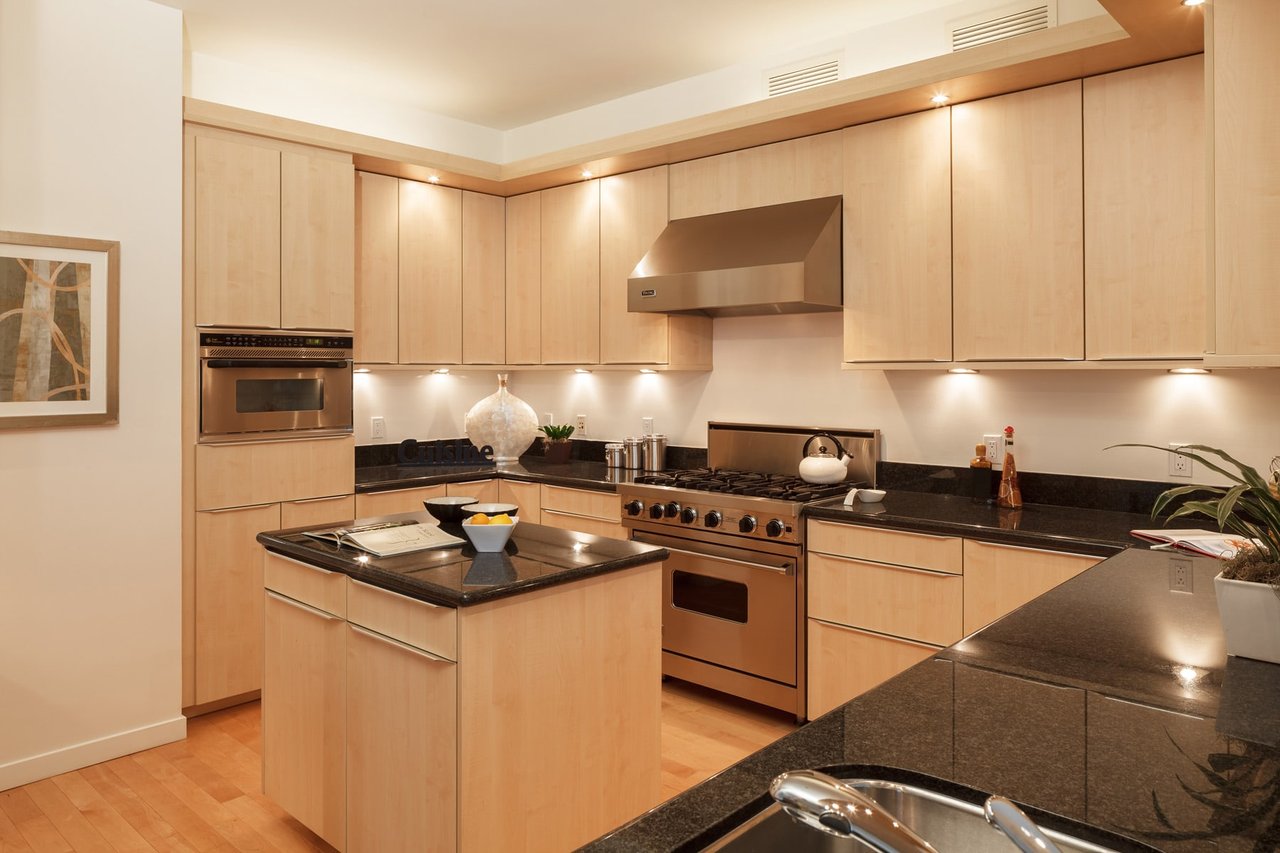 The Brannan Penthouse 17D