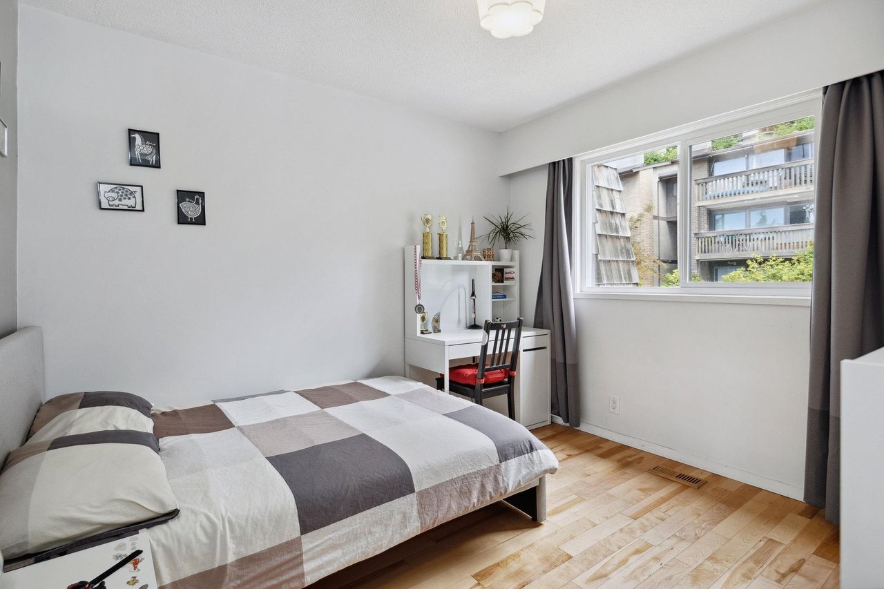 1206 Premier St