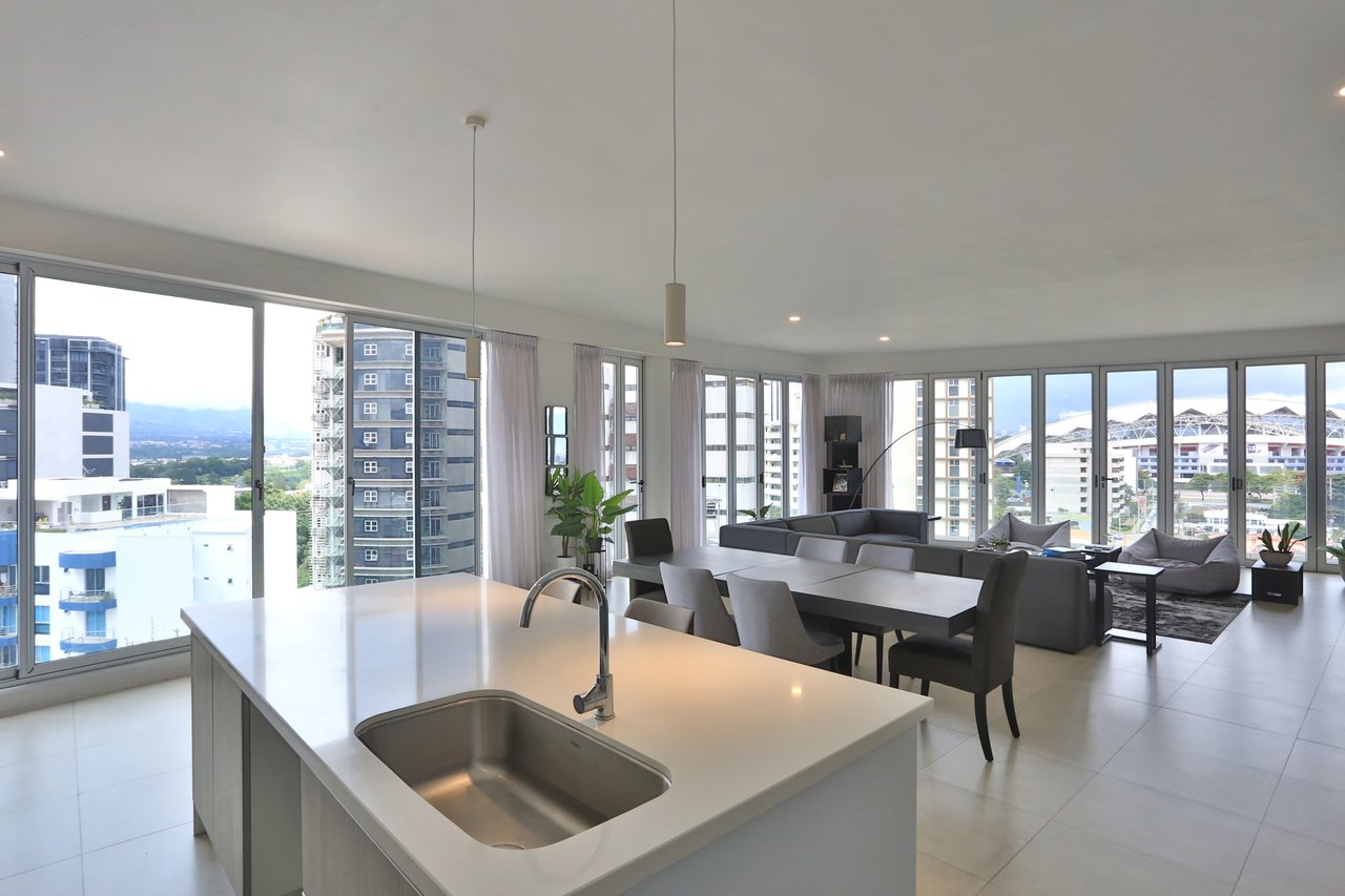 Panoramic Stadium View Penthouse, Sabana and Rohrmoser, San Jose