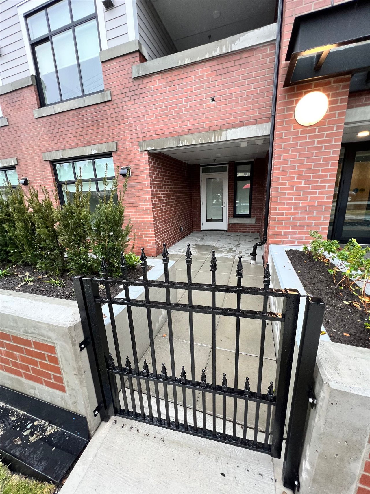201-808 Gauthier Ave