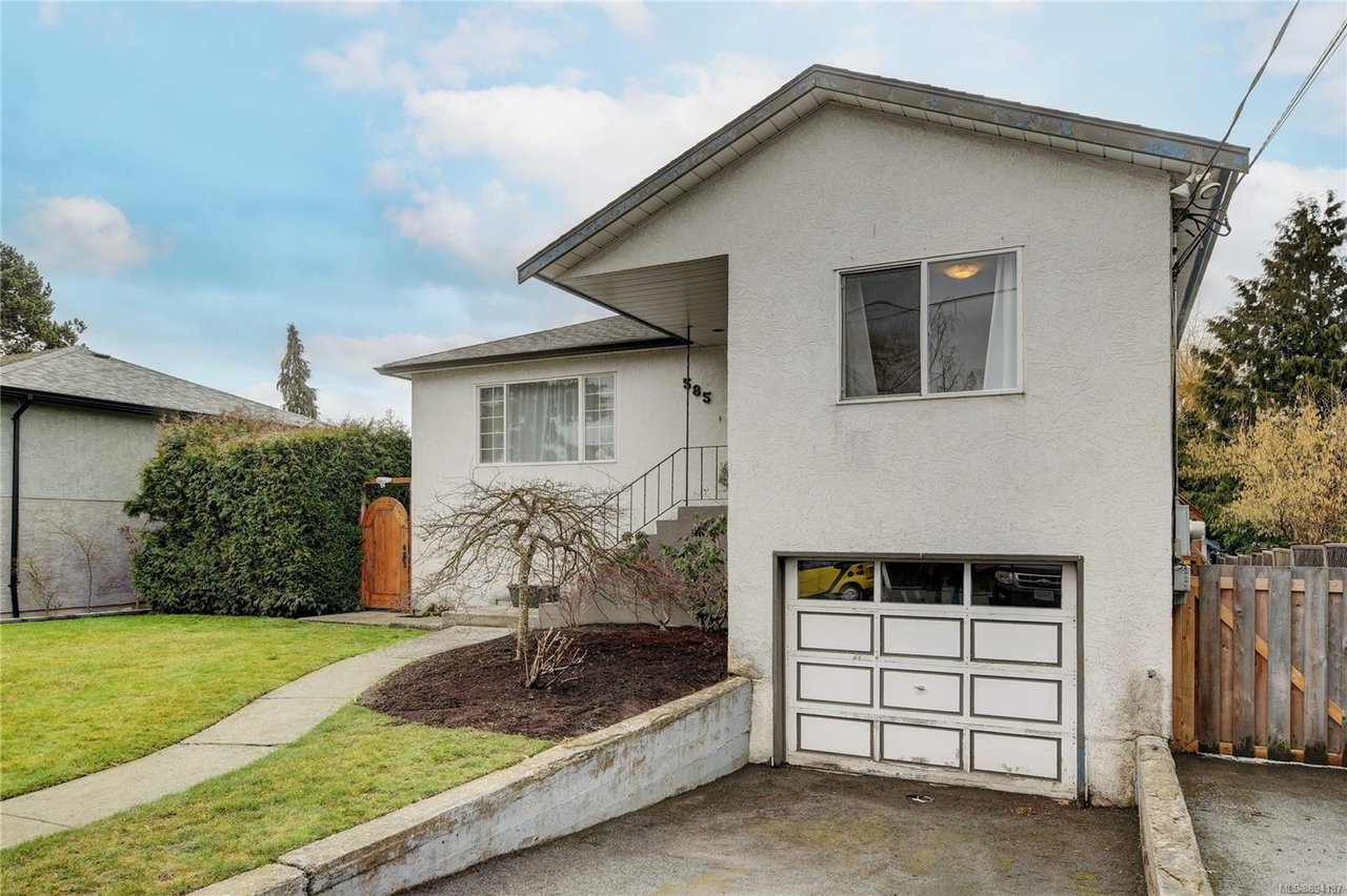 585 Baxter Ave