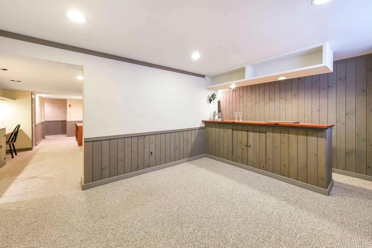 21 Whitman Lane