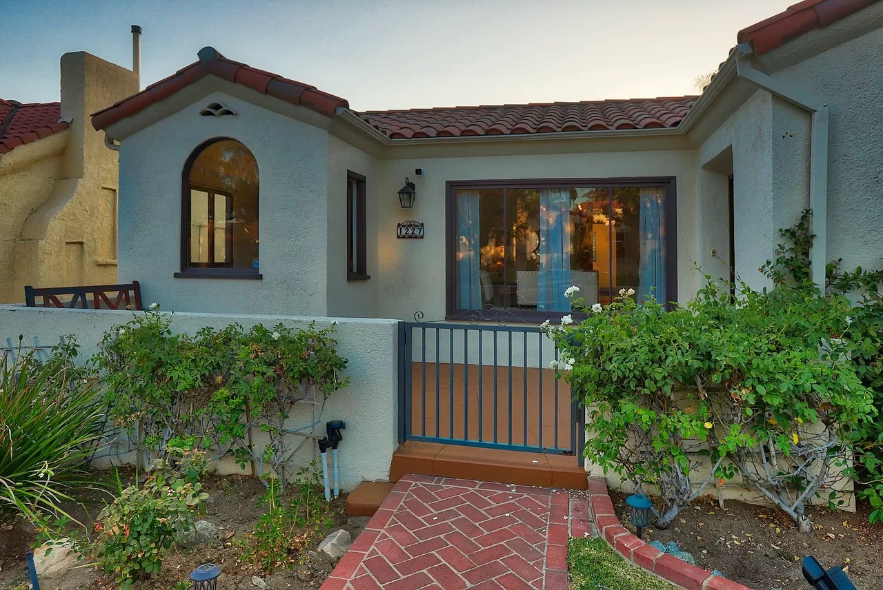 1227 Cordova Ave