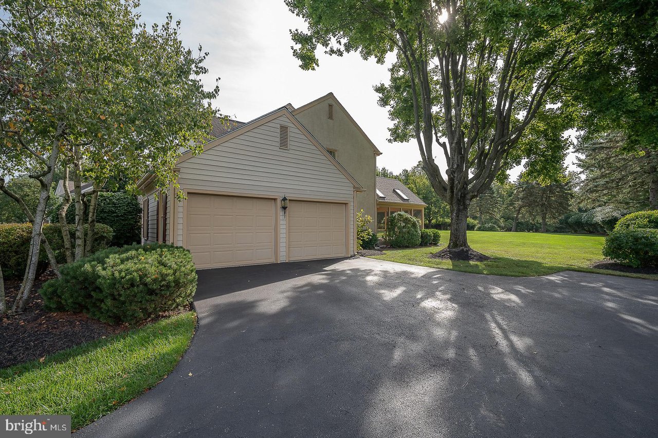 25 Autumn Hill Ln
