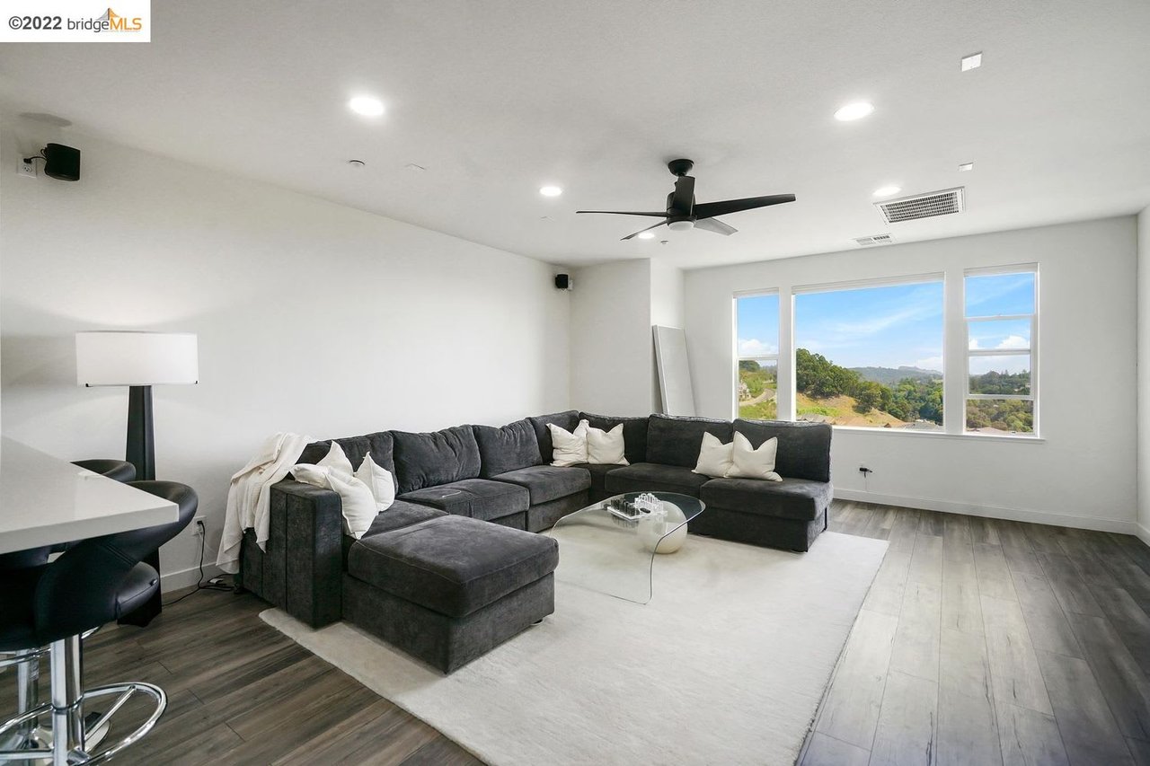 6433 Blue Rock Ct Oakland, CA, 94605