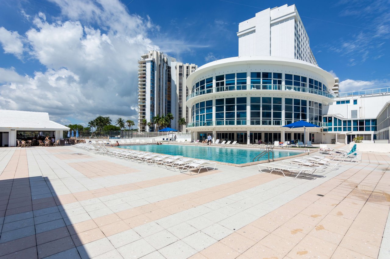 5445 Collins Ave #822 Miami Beach FL-33140